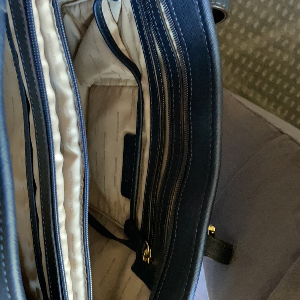 Michael Kors bag - Picture 2 of 2